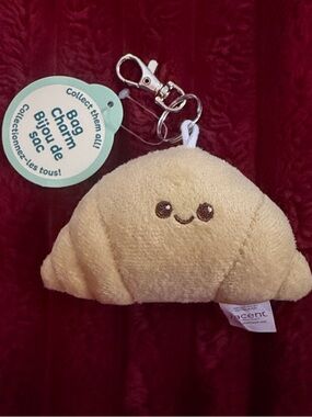 Collection Plush Croissant Keychain - Beige